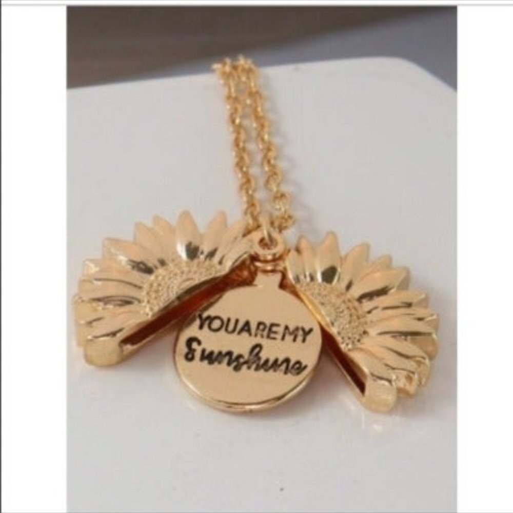 ☀️Gold Sunshine Pendant Necklace☀️